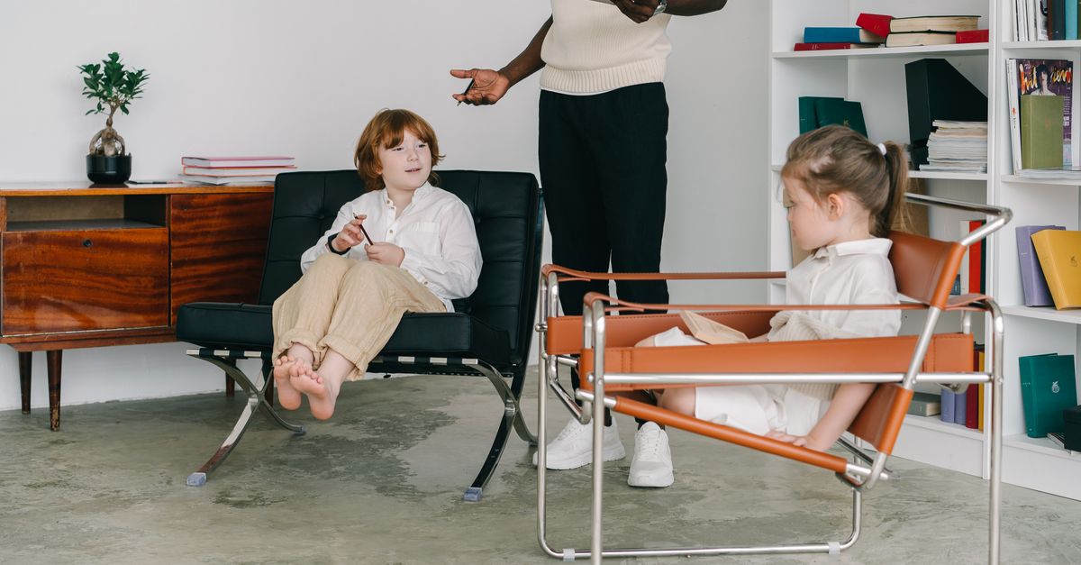 Child working with the therapist in a CBPT session for ADHD
