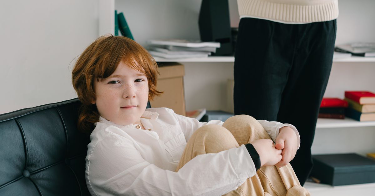 Child working with the therapist in a CBPT session for childhood depression