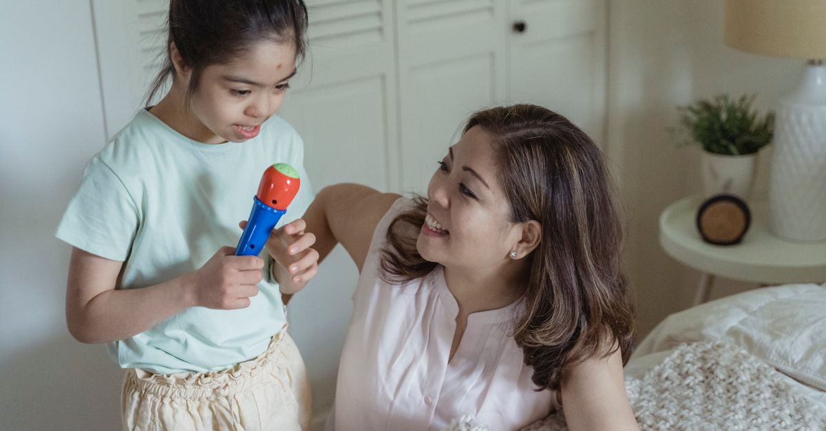 Parent supporting a child with specific phobia through CBPT parent training
